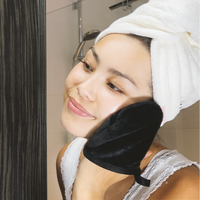 Reusable Makeup Removal Glove - BAEBROW