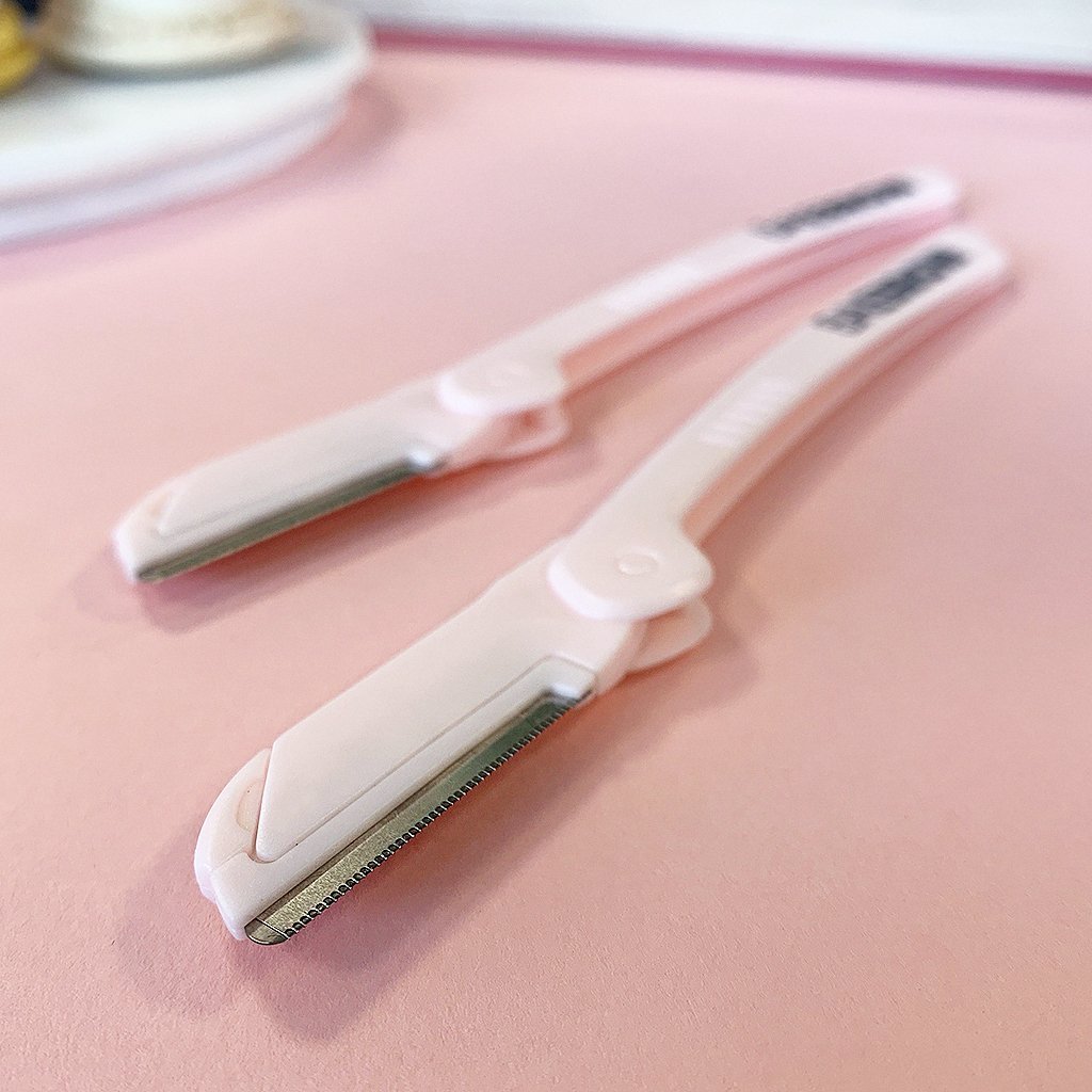 BAEBROW - Eyebrow Razor - 2 pack perfect tool for eyebrow shaping and sculpting at home safe and easy application removing the fine hairs without plucking in light pink color 